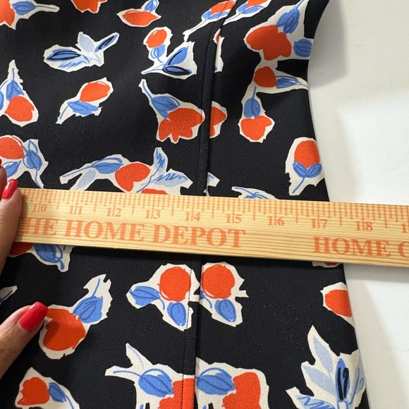 Leggiadro Chic Floral Knee Length Dress - Black and Red. Sleeveless, Back Zip. - Picture 4 of 13